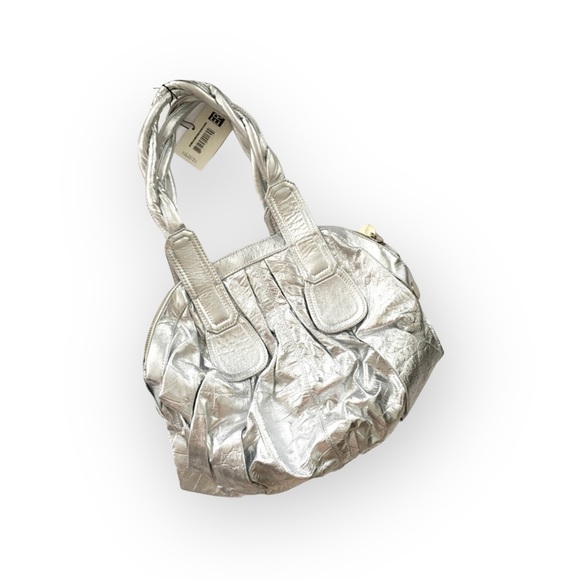 Rare: new Gustto Cala Bag ☻ Blogger Favorite ☻ Metallic Silver Leather ☻ Luxury - Picture 9 of 15